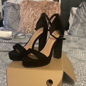 Black suede 2 strap woman heel